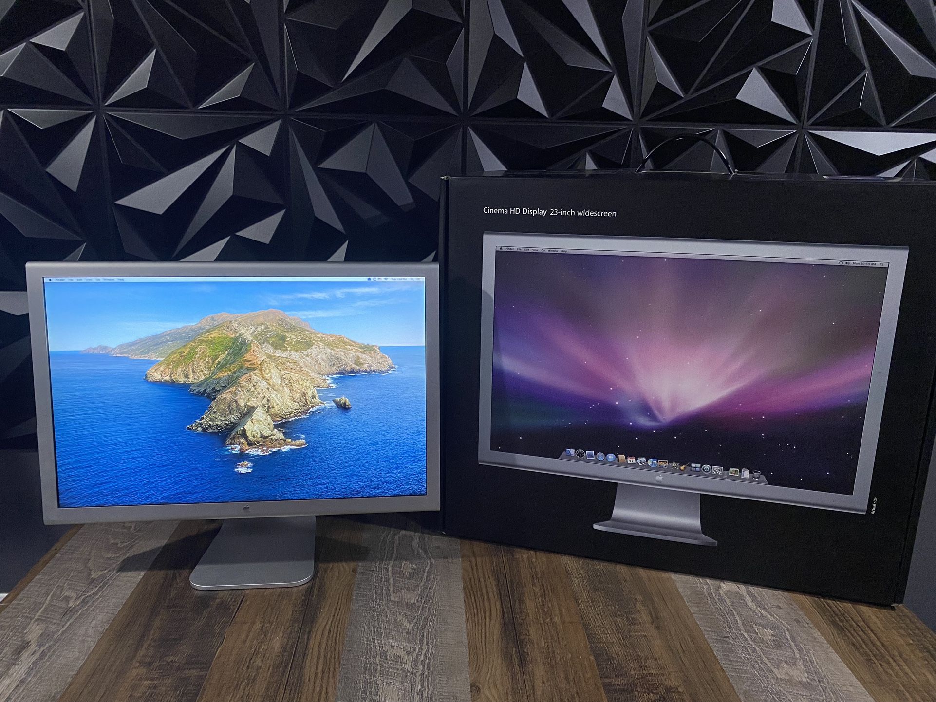 23 Inch Apple Cinema Display With Box Nice LOOK