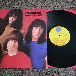 Ramones 1980 End Of The Century Sire SRK 6077 Original Lyric Sleeve LP Vinyl Rare Record vintage VTG in excellent pre-owned condition as pictured. 80s