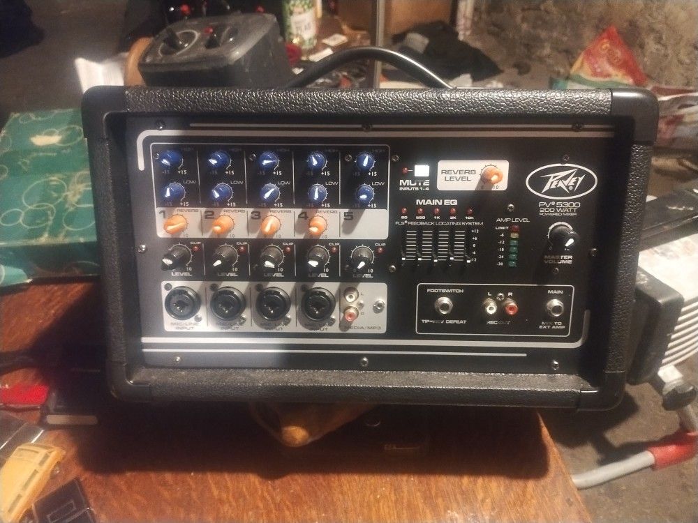 Peavey Mixer PV 5300 /200  Watts