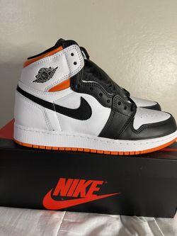 Jordan 1 Electro Orange. Size 6.
