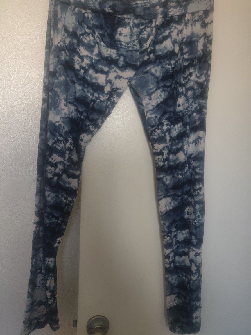 BOBBIE BROOKS BLUE CAMO WITH WHITE YOGA PANTS Medium