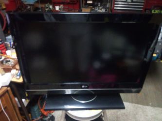 LG 32 inch TV