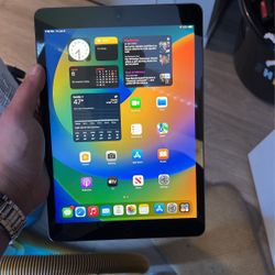 10th Gen 64 Gig iPad 