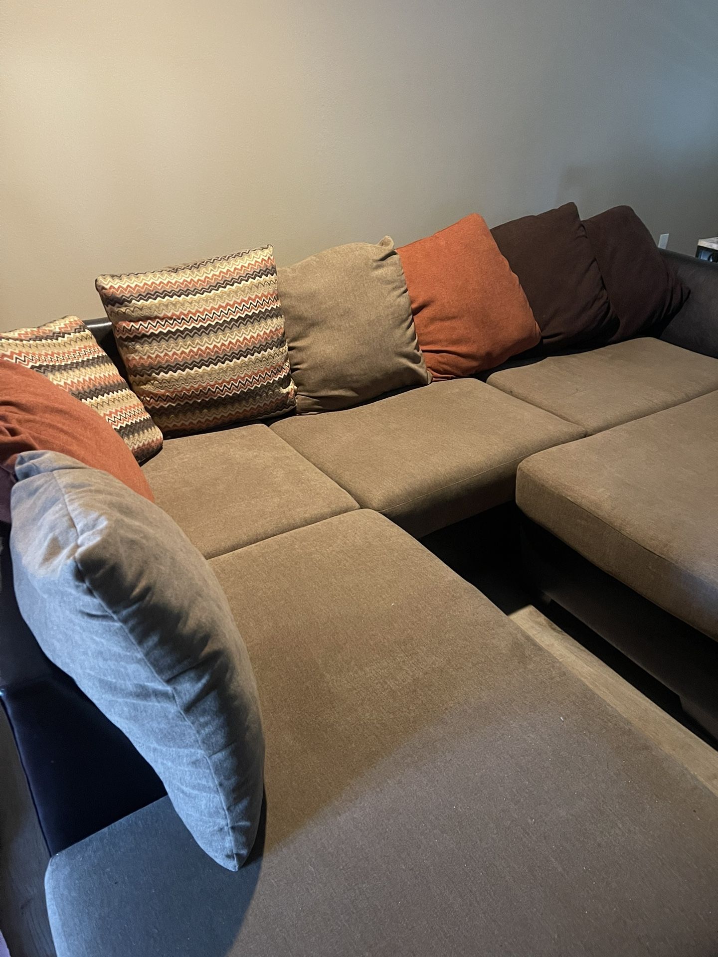 Sunday Free Curb Alert! Sectional Couch & Ottoman