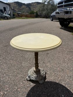 Vintage Hollywood Regency-style pedestal accent table
