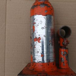 Mitsubishi Motors Hydraulic bottle jack Orange


