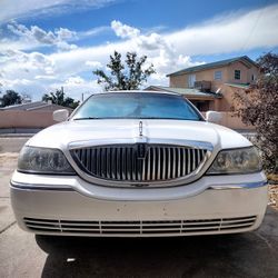 2003 Lincoln Town Car Executive Series 