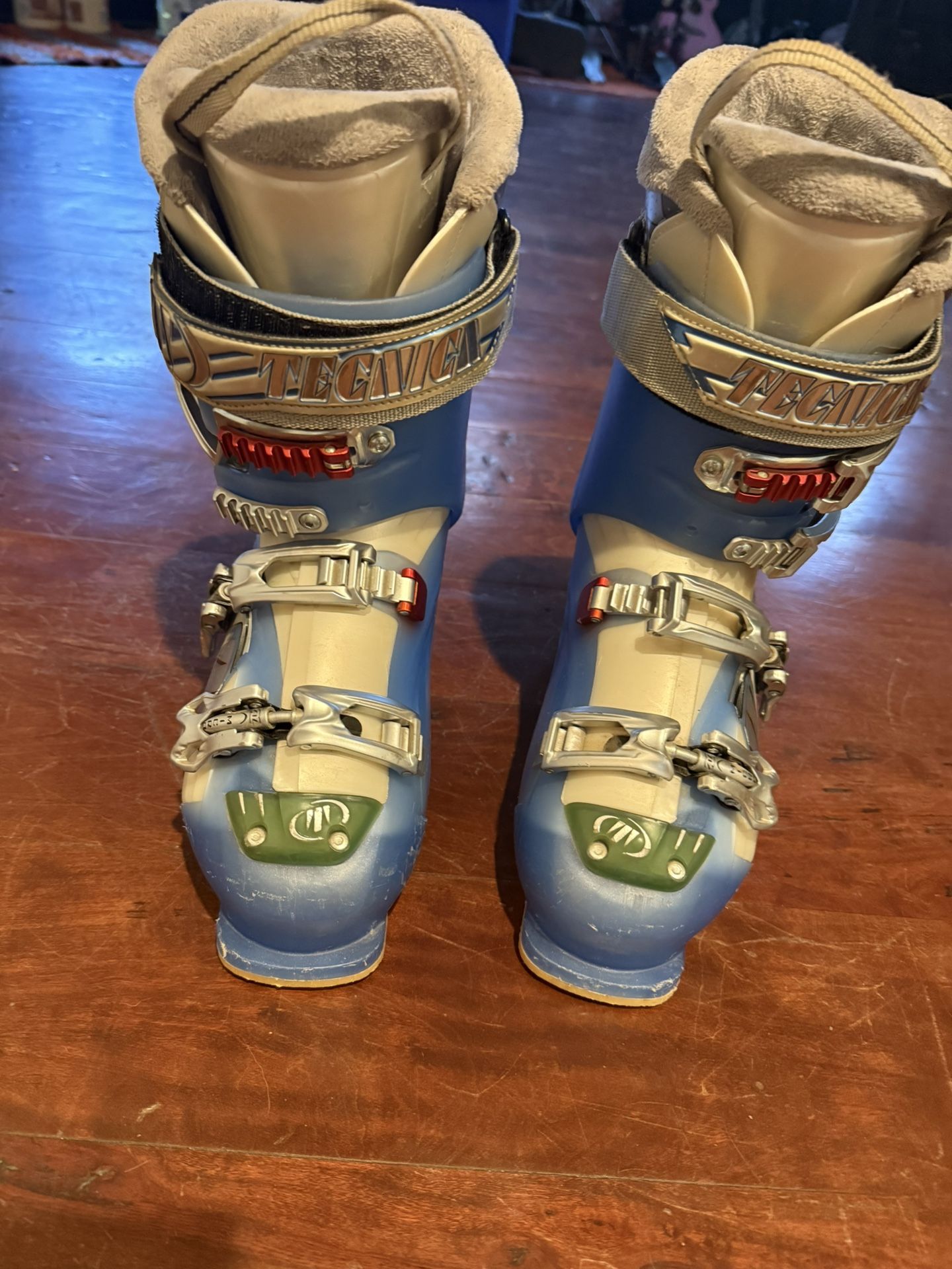 TECNICA  FREE: ATTIVA MODO 10  SKI BOOTS  25.0 MONDO Easy Walk 