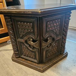 End Table W/ornate Design Free Delivery Louis/so In