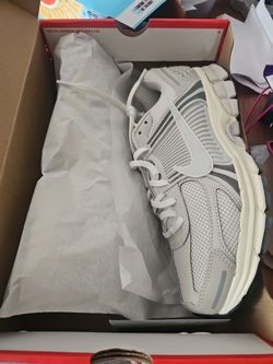 Nike zoom vomero 5 sz 10