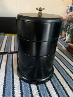 Round swivel jewelry box