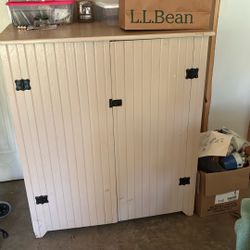 Hutch/ Cabinet 