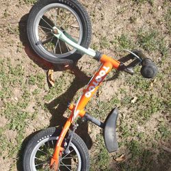 Bright TOOTOO balance bike.