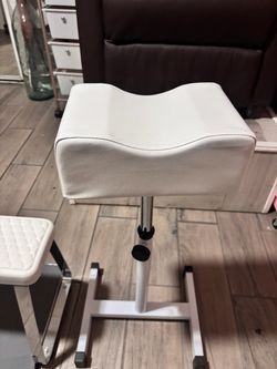 Adjustable foot rest