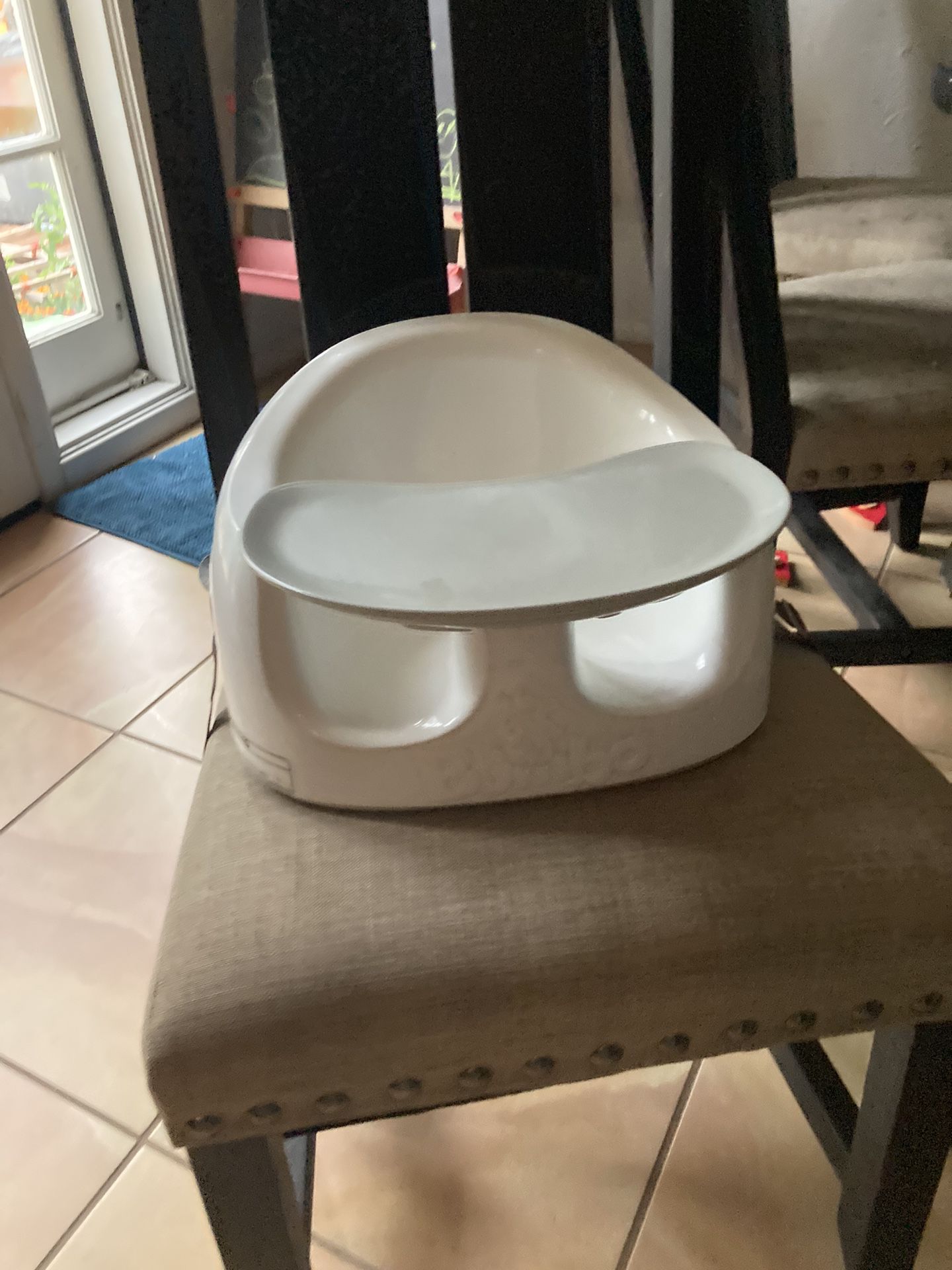 Bumbo With Tray And Table Chair Straps
