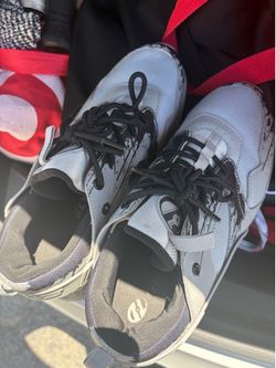 Sneaker with wheel