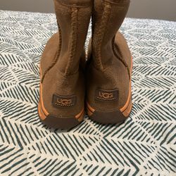 UGG youth size 3  all weather half boot