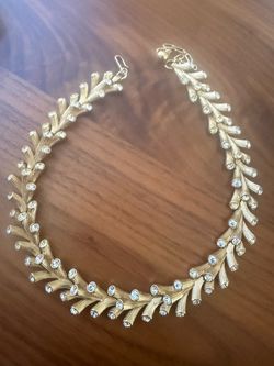 Vintage Trifari Gold-Tone Rhinestone Leaf Necklace – Stunning Statement Piece