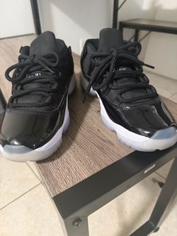 Space Jams low top size 9