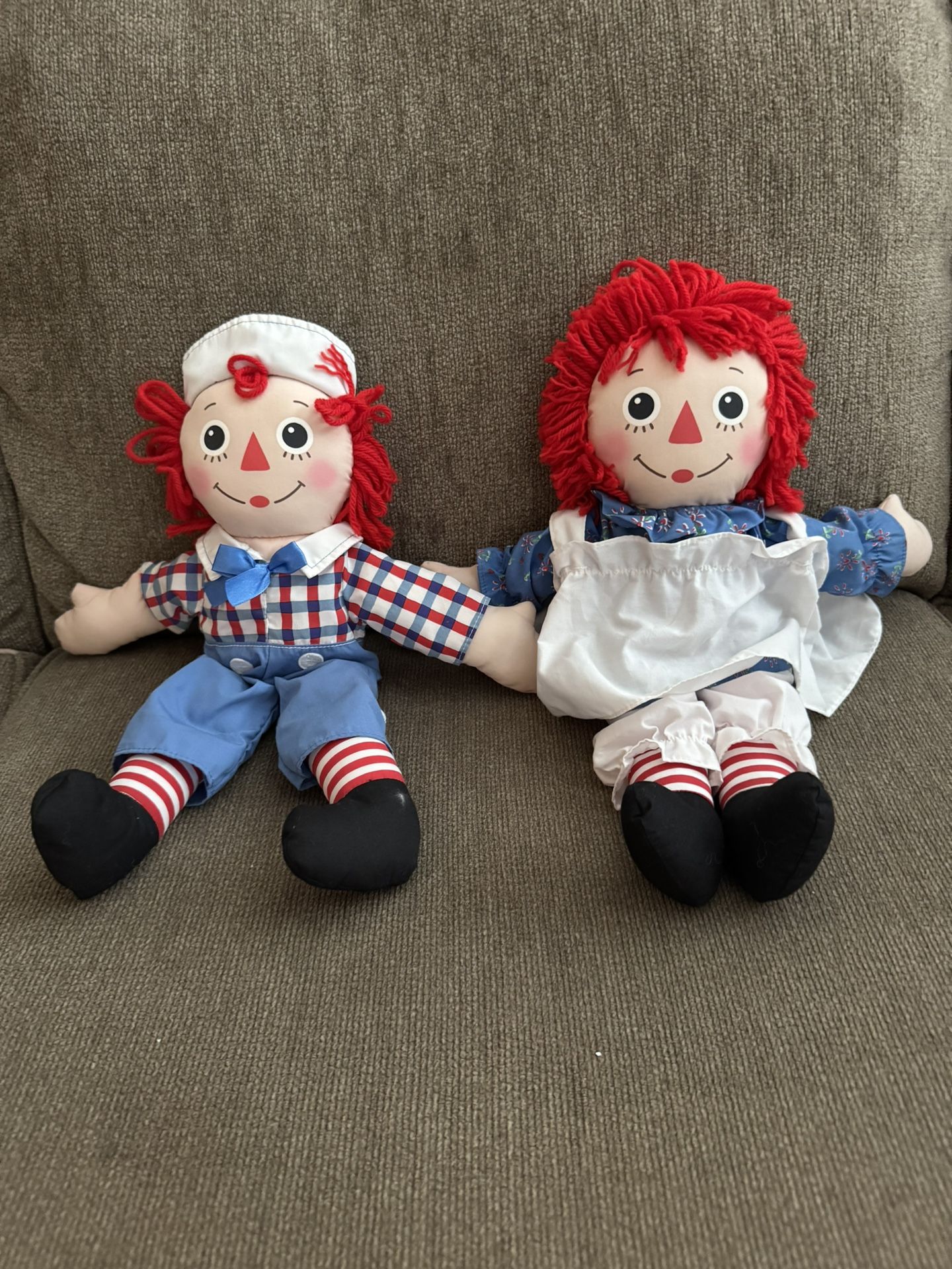 Raggedy Ann and Raggedy Andy dolls