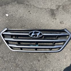 HYUNDAI TUCSON FRONT GRILLE 2015-2018 OEM