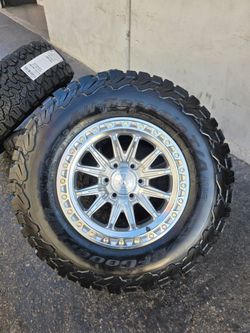 17" ARENA rims w/ 33" BfGoodrich Ko2 tires