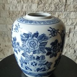 White & Blue Chinese Porcelain Vase ,9" Tall.