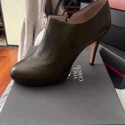 Vince Camaro Women’s Boot Size 10