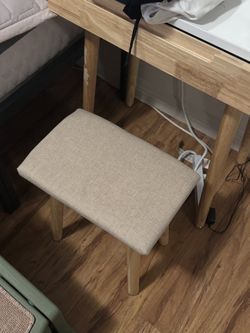 Vanity Set / Makeup Desk W Light