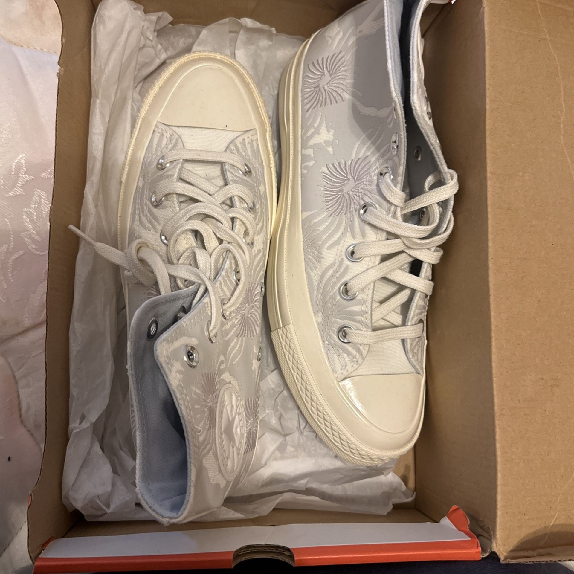 Women’s 7.5 Converse