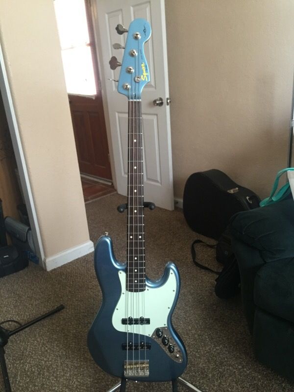 Customized Fender squier Jazz bass + Hard Case