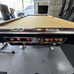 9FT Brunswick Tournament Pool Table – Professional Size – Excellent Condition