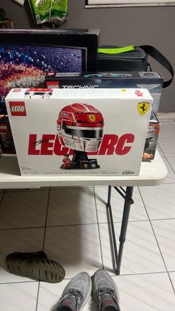 Lego Leclerc  racing helmet 43014