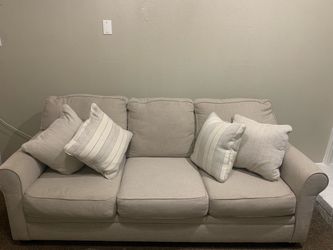 Beautiful couch brand new condition