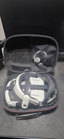 Quest 3 512GB with accessories BOBOVR S3 Headstrap, Batteries, Battery Charging Dock, Lense Cover, and Carrying Case