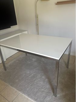 Table beautiful ikea