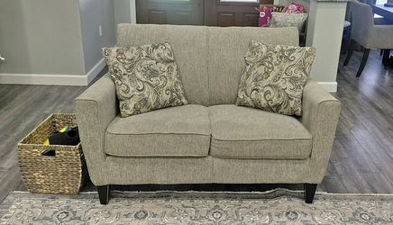 Flexsteel Loveseat, 49" long