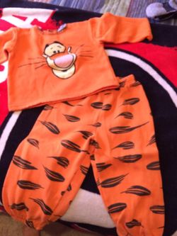 3t sweat set tigger
