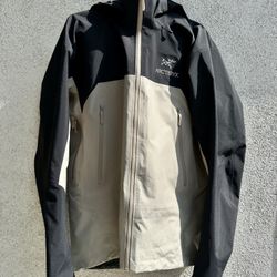 Arc’Teryx Beta AR Jacket. 