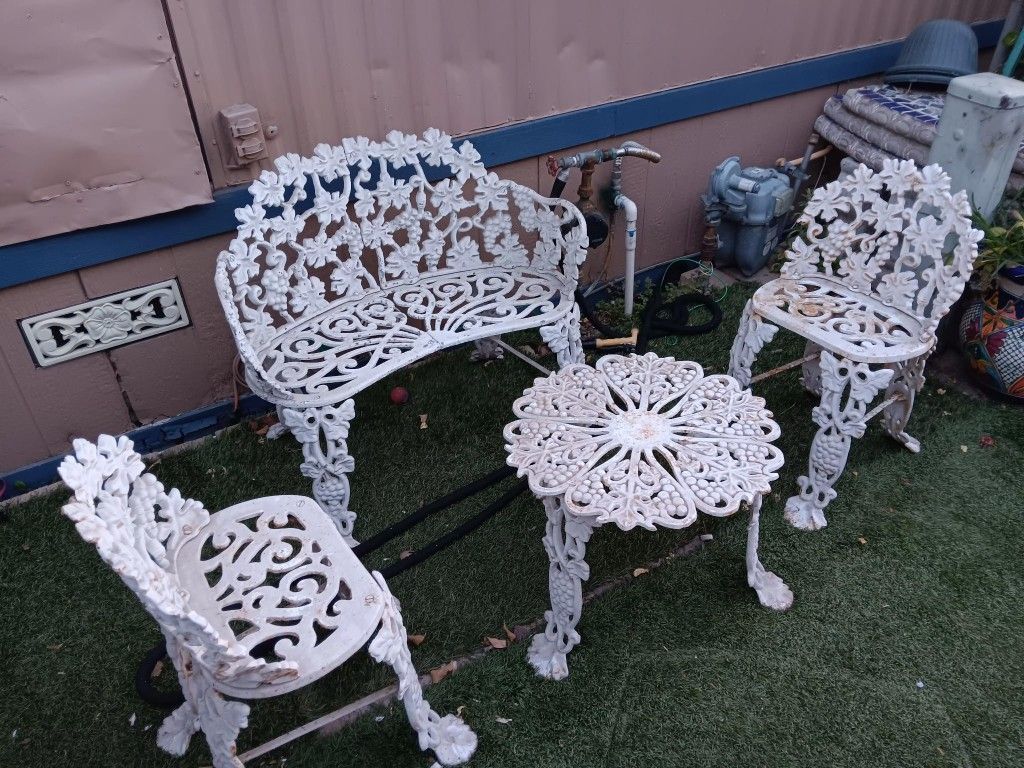 Outdoor Table Set🪑