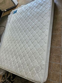 Queen Size Mattress Only
Clean, 90 dlls free
delivery mattress only