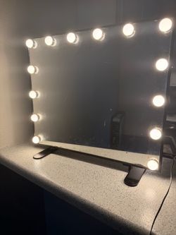 Hollywood Vanity Mirror with LED Bulbs