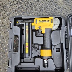 DeWalt 18 Ga. 1/4 in. Finish Stapler Kit