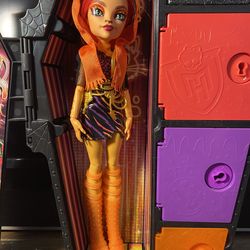 Monster High Skulltimate Secrets Neon Frights toralei Doll