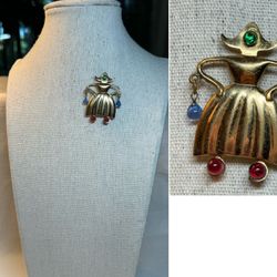 Vintage Dutch Maid Gold Tone Unmarked Colorful Glass Embellishments Brooch c. 1940’s