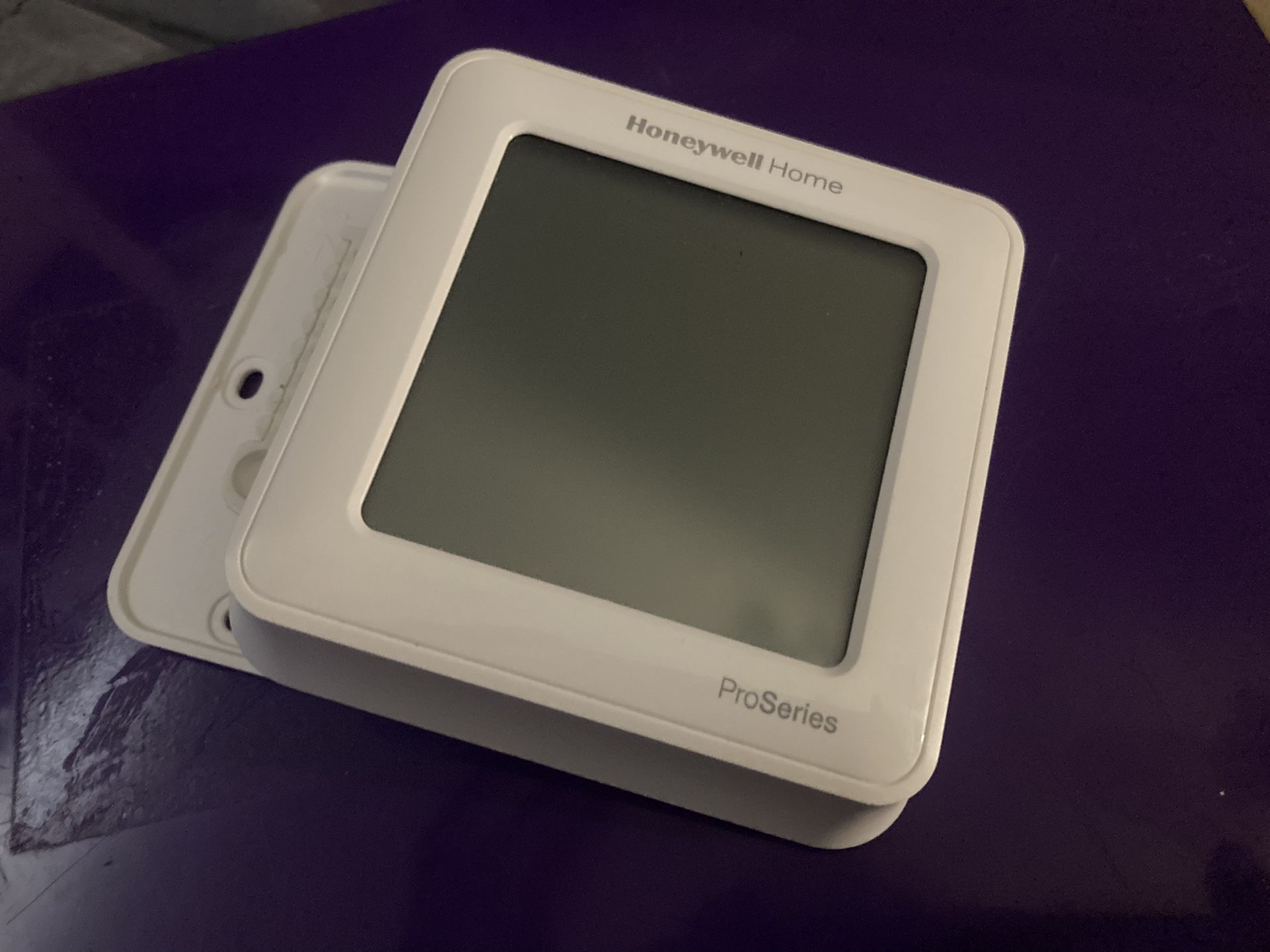 HONEYWELL Programmable Thermostat, 7, 5-2, 5-1-1 Programs, 2 H 2 C, Wall Mount, Hardwired, 20/30VAC