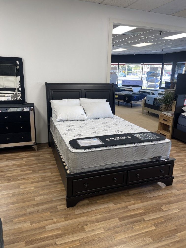 Chylanta Black Queen Sleigh Storage Bed