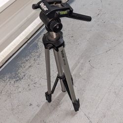 Vivitar VPT-120 Deluxe Lightweight Video-Photo Tripod