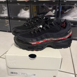 Air Max 95 “ Undefeated” Size 9