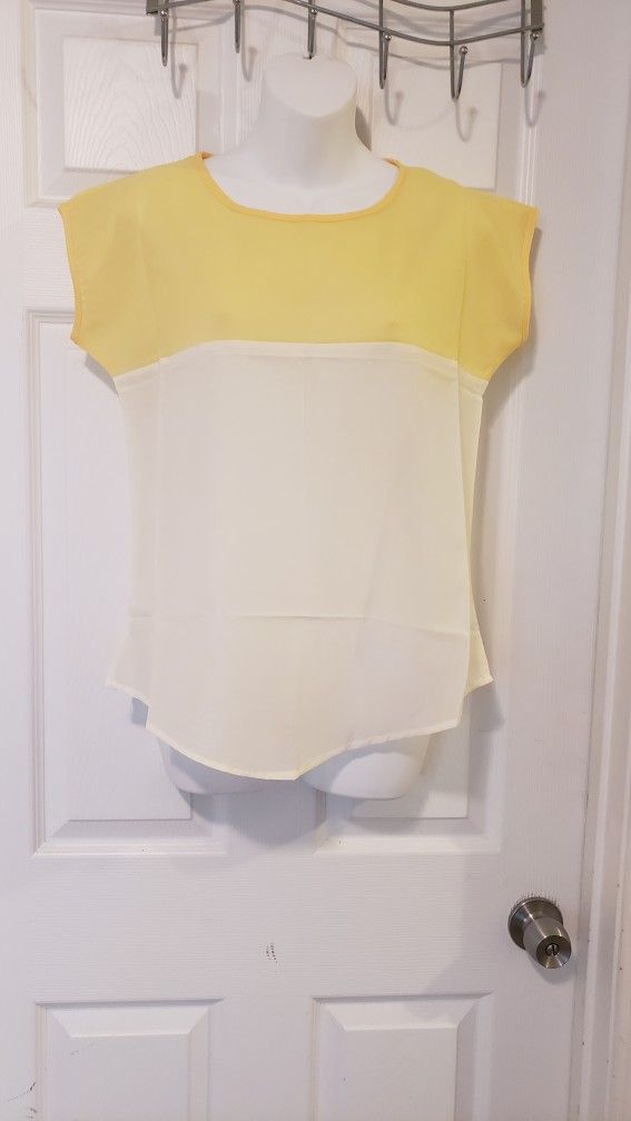 Women's Top Size Medium